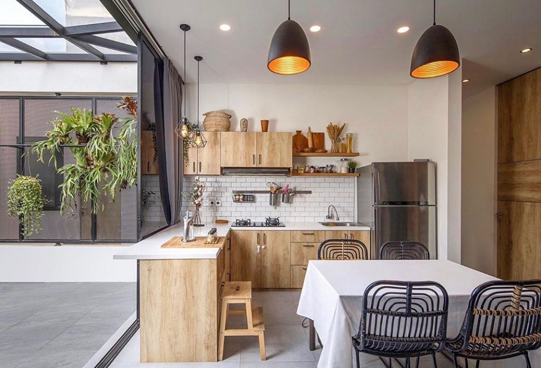 solusi rumah kecil: desain ruang makan & dapur jadi 1